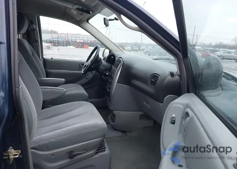 2005 Chrysler Town & Country Touring from USA, damaged, VIN 2C4GP54L85R563189